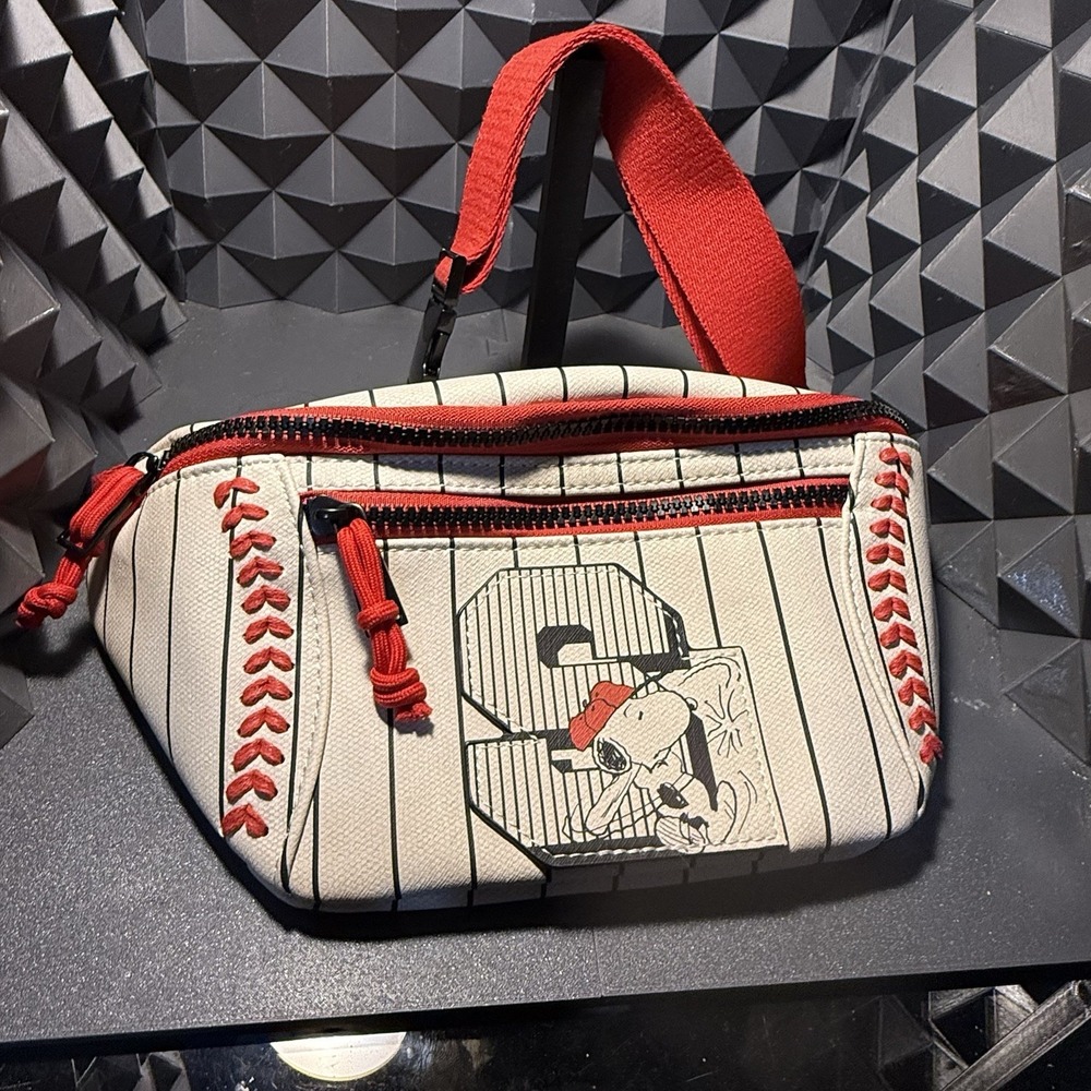 PEANUTS SNOOPY FANNY PACK WAIST PACK ADJUSTABLE STRAP BASEBALL RED/WHITE/BLACK